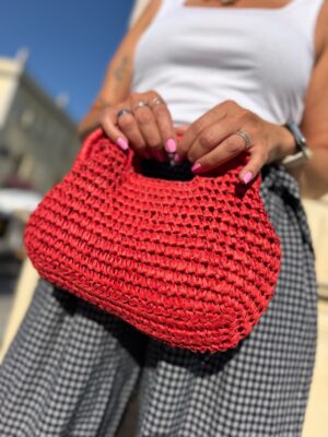 Bolso básico rafia rojo.