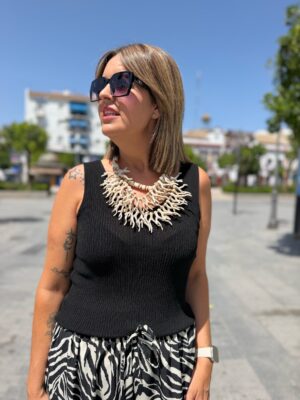 Top de hilo básico negro.