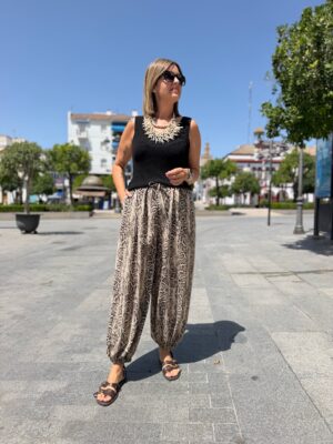Pantalón balón animal print serpiente.