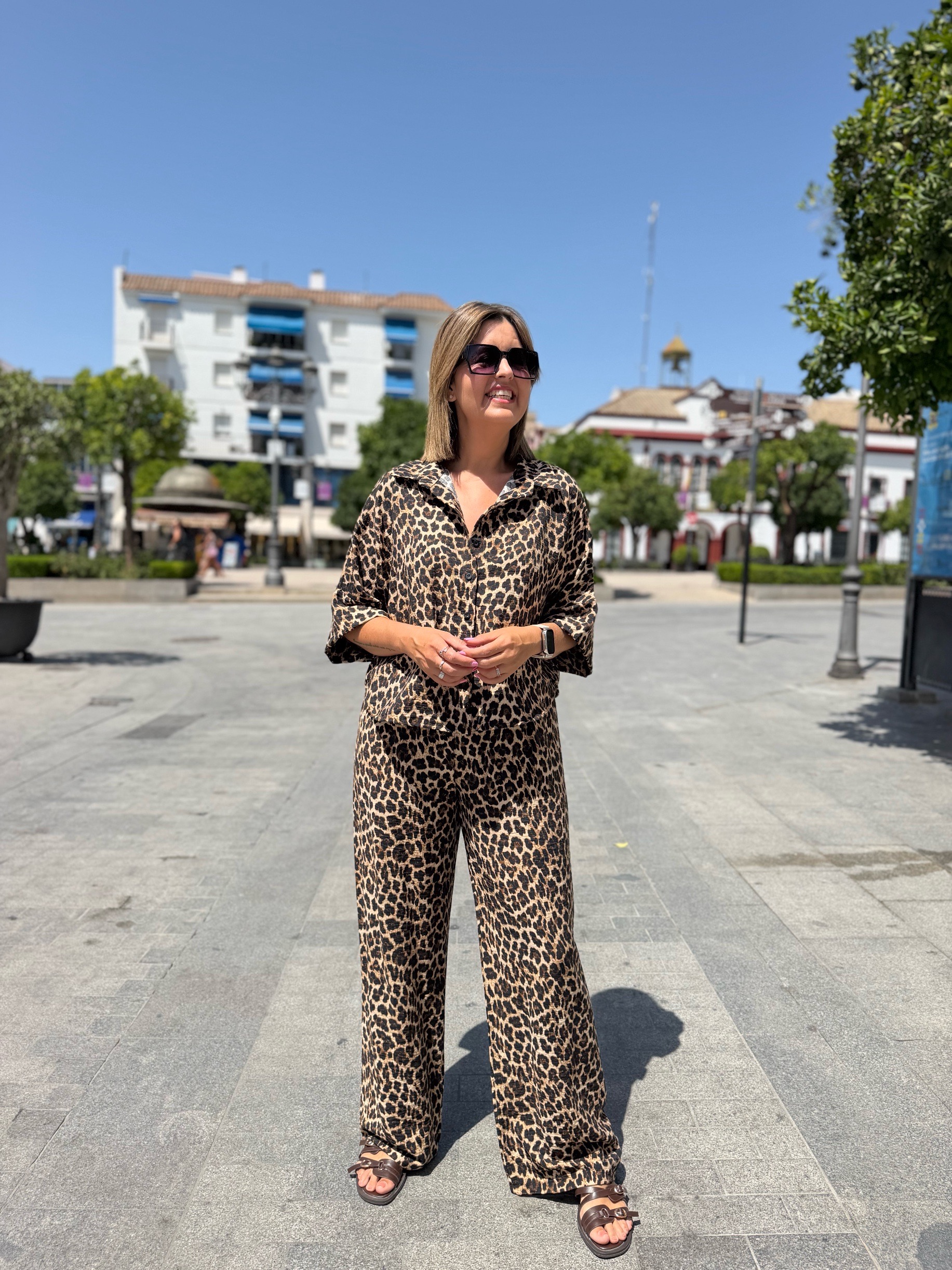 Conjunto camisa y panralón recto animal prin leopardo II - Imagen 4