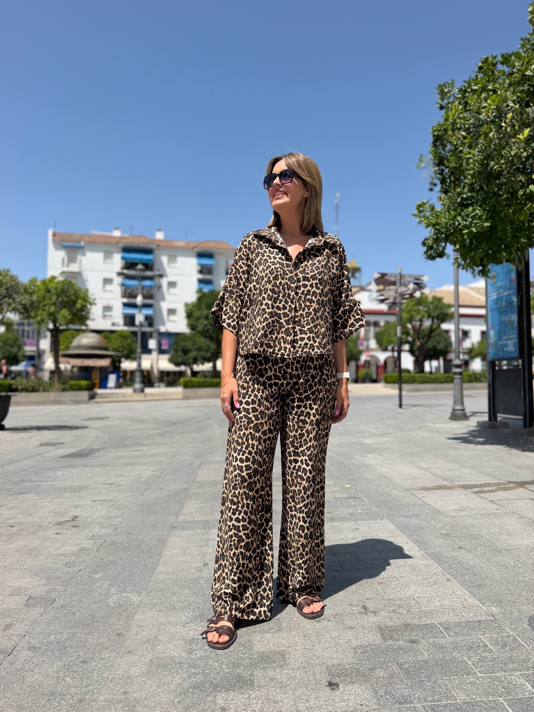 Conjunto camisa y panralón recto animal prin leopardo II - Imagen 3