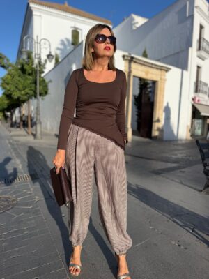 Pantalón pinzas Micro cuadro beige-marrón.