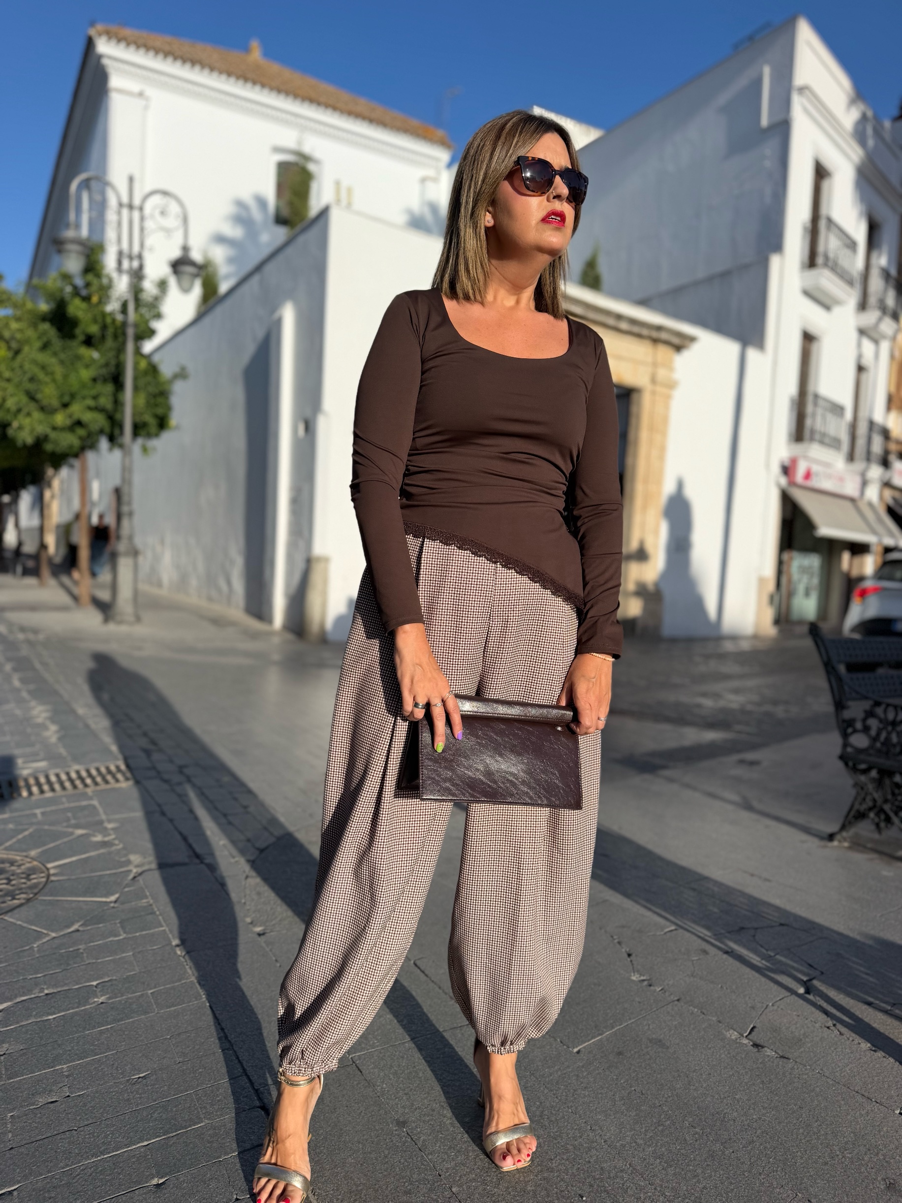 Pantalón pinzas Micro cuadro beige-marrón. - Imagen 3