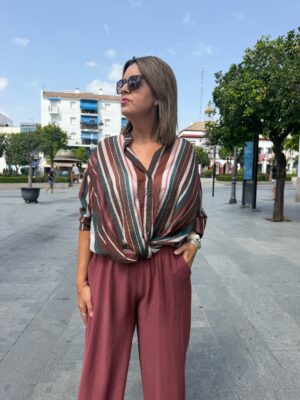 Camisa multi raya burdeos.