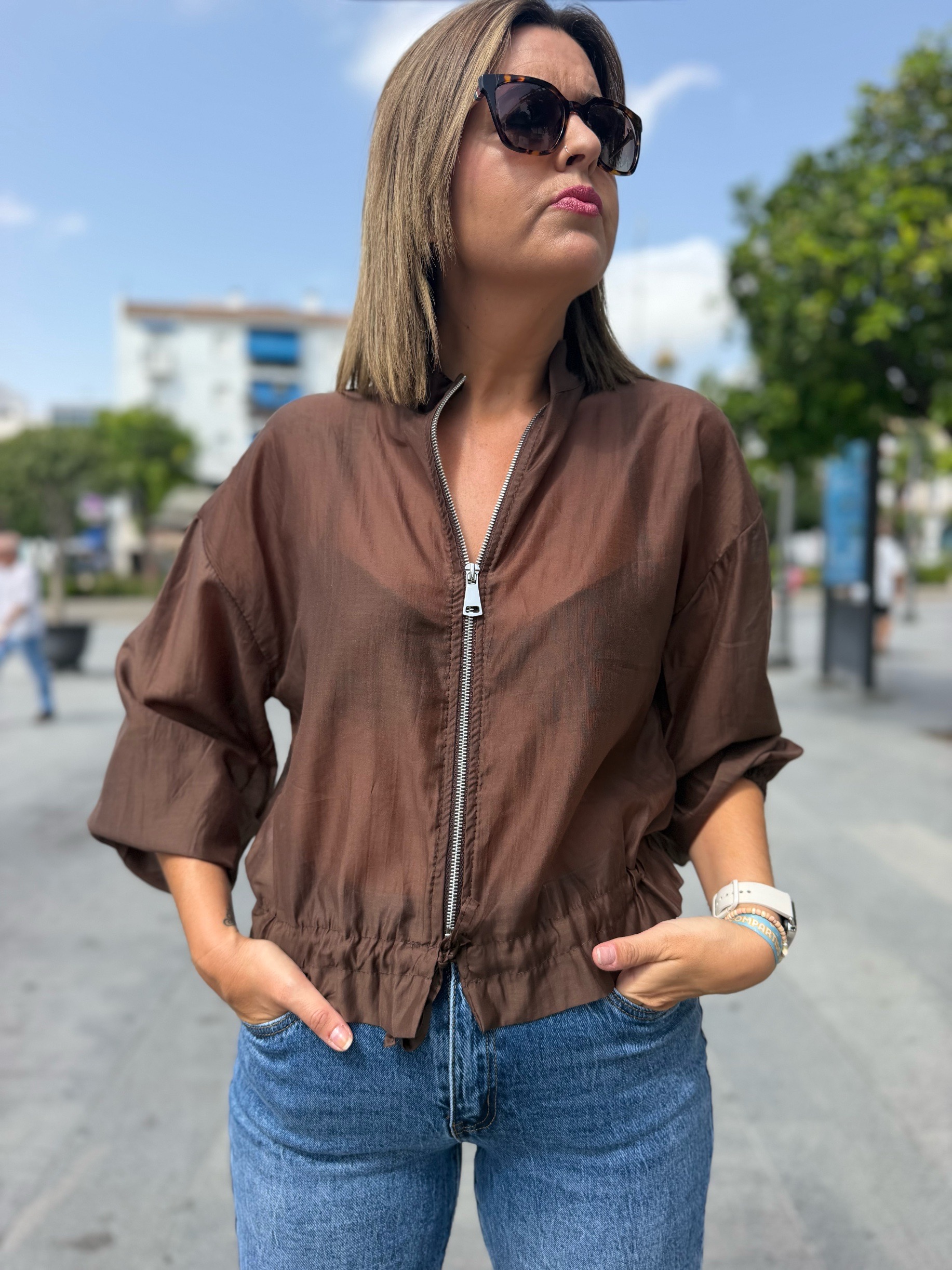 Bomber básica chocolate. - Imagen 5