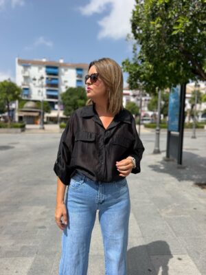 Camisa bomber negro.