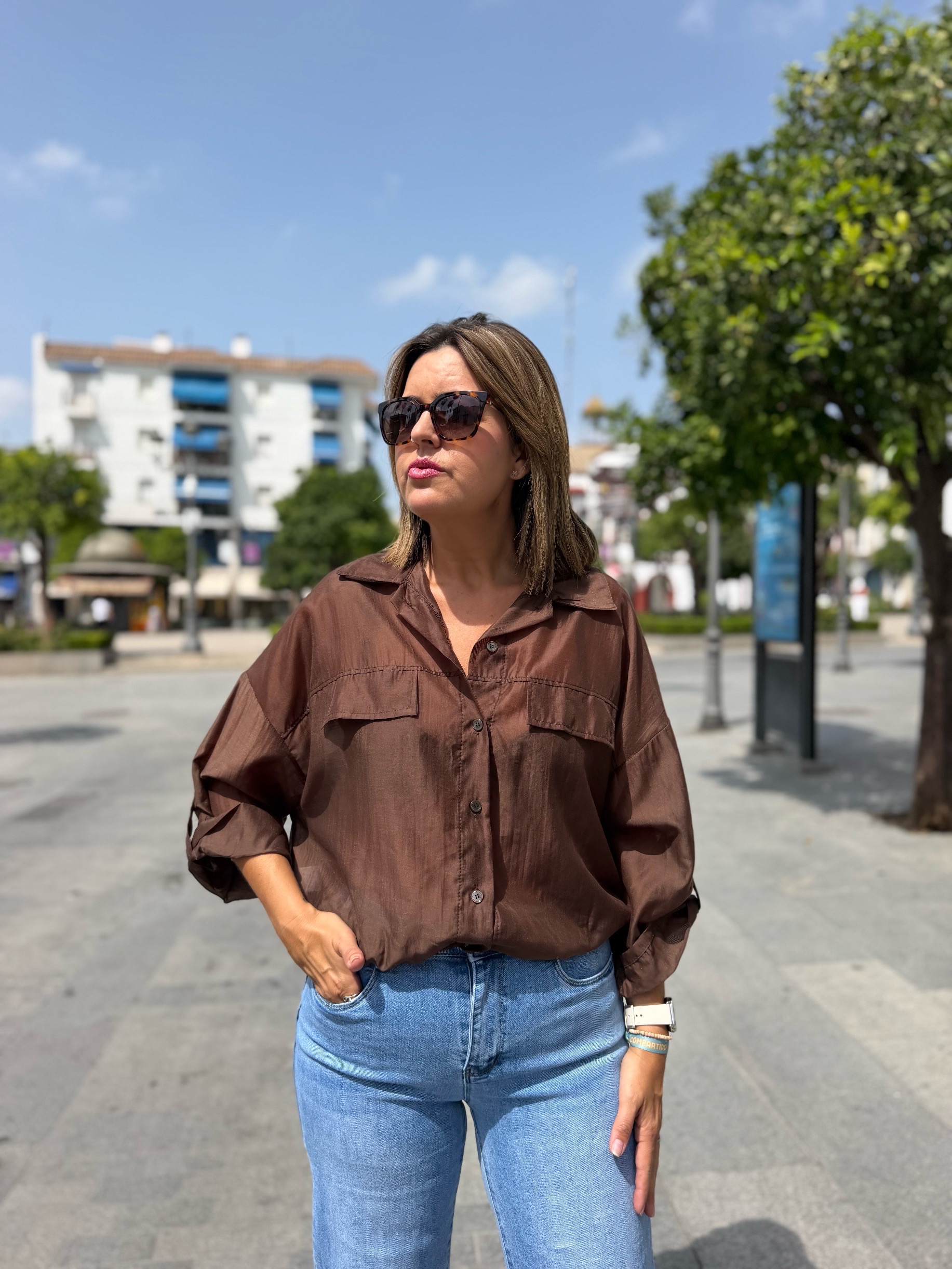 Camisa bomber chocolate.