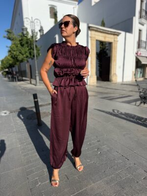 Conjunto raso fruncido berengena.