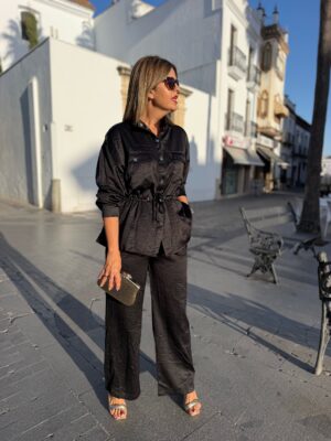 Conjunto Tuki Tuki negro.