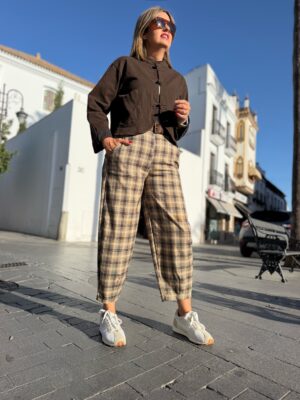 Pantalón balon maxi cuadro beige marrón.