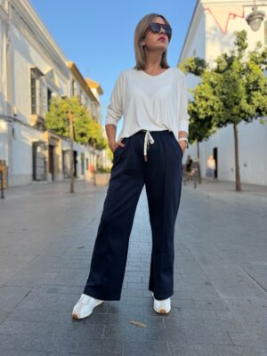 Pantalón sport recto costura marino.