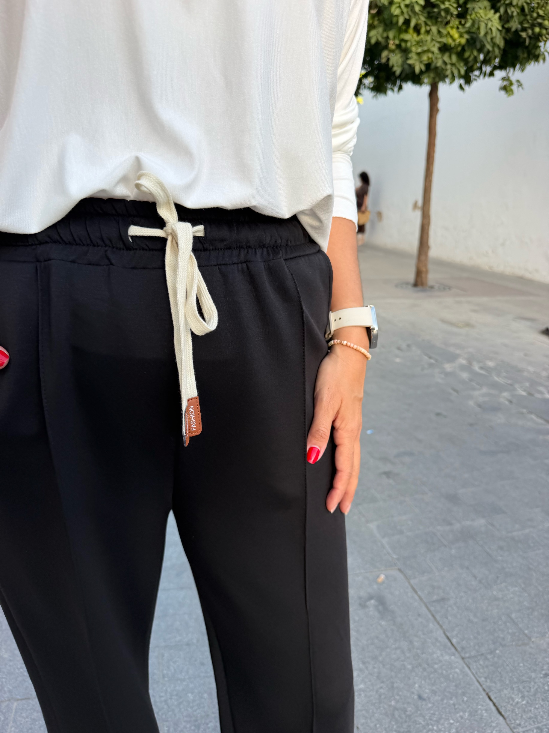 Pantalón sport recto costura negro. - Imagen 3