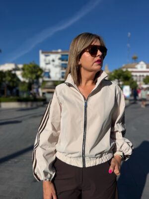 Chaqueta Urban beige.