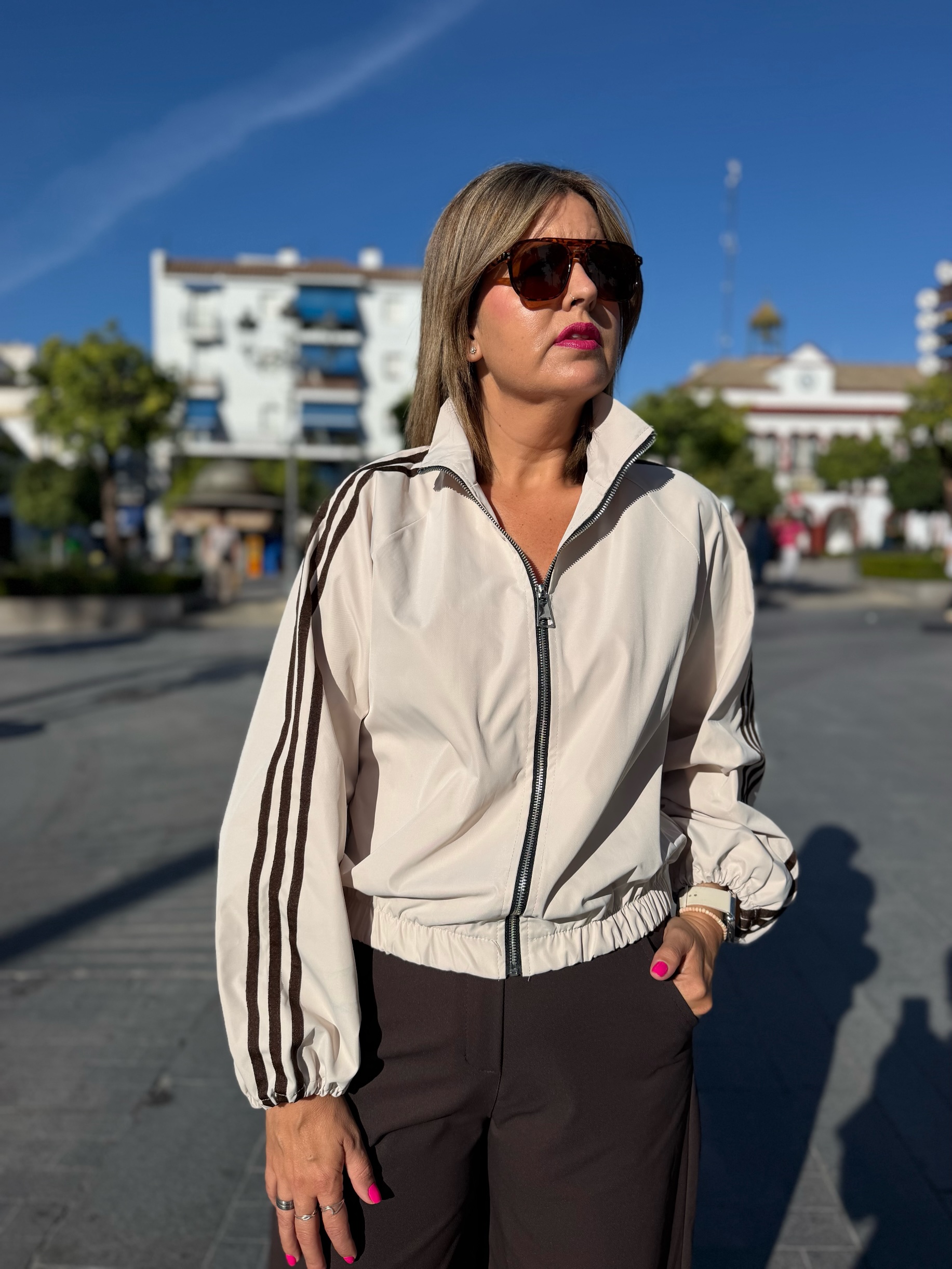 Chaqueta Urban beige. - Imagen 2