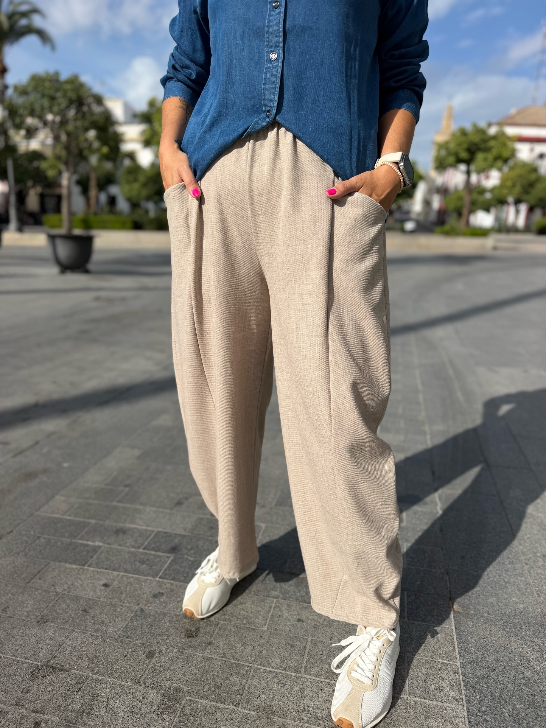 Pantalón Boston bolsillo beige. - Imagen 3
