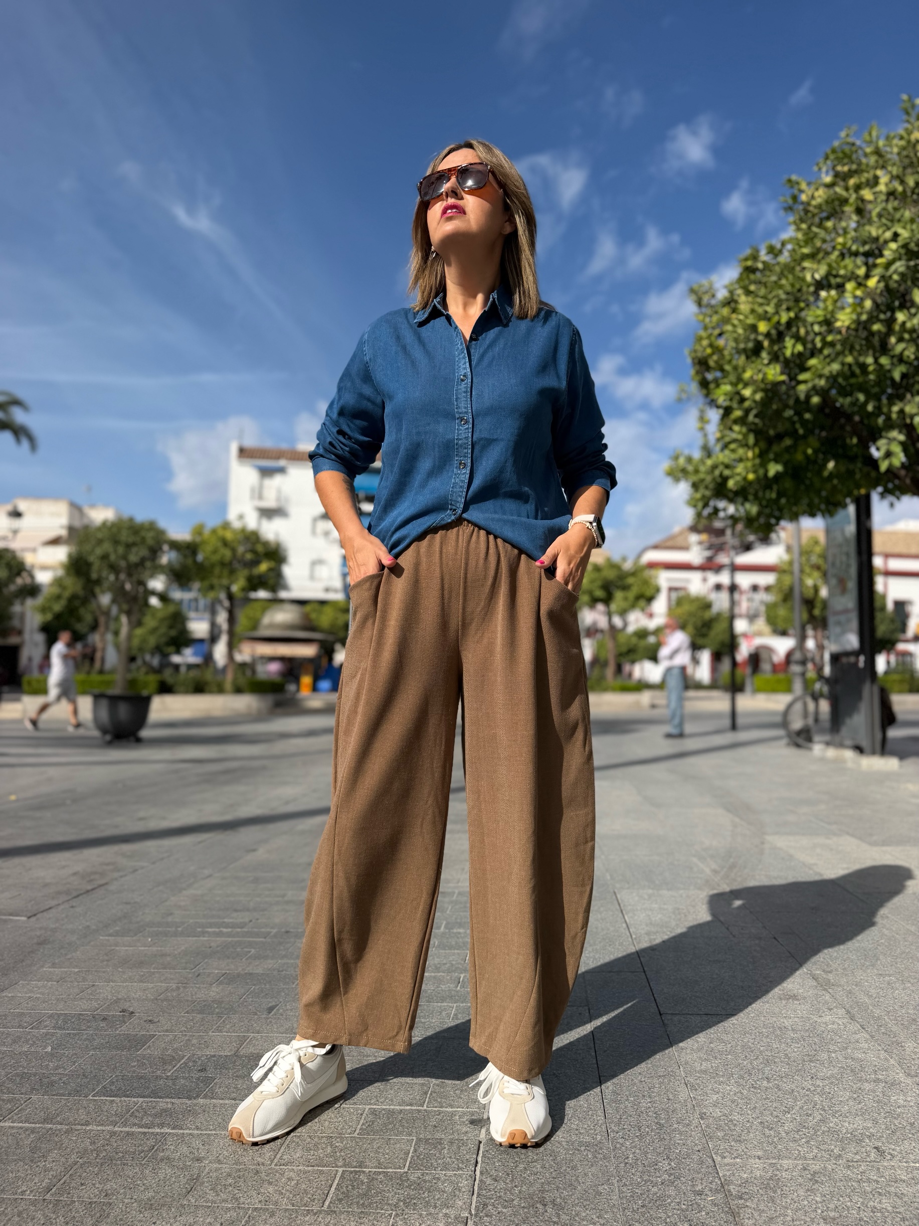 Pantalón Boston bolsillo camel.