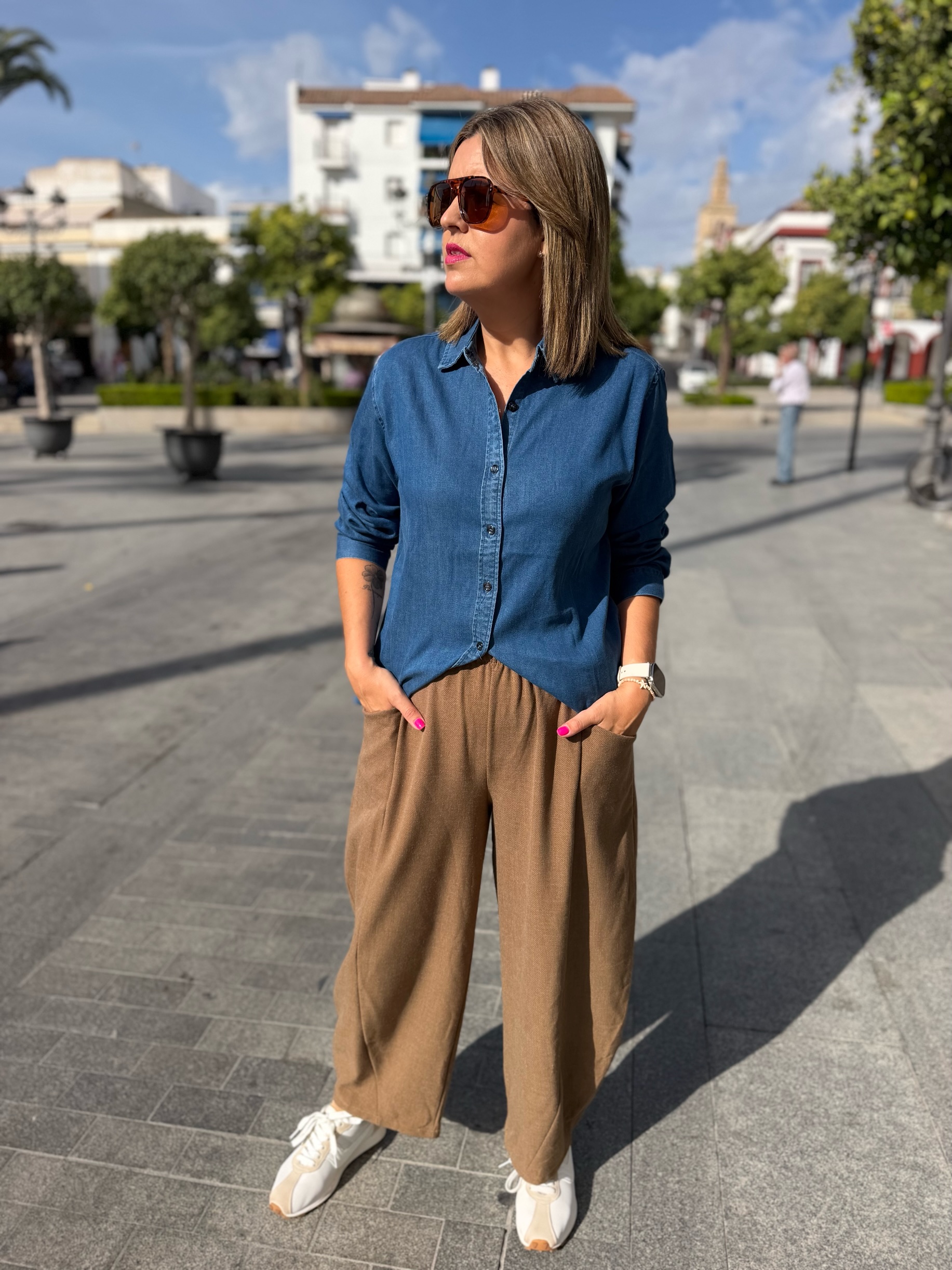 Pantalón Boston bolsillo camel. - Imagen 2