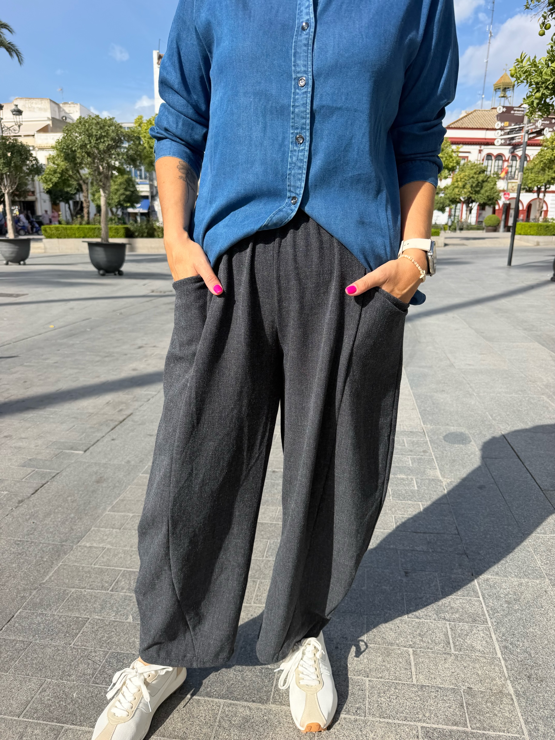 Pantalón Boston bolsillos gris. - Imagen 2