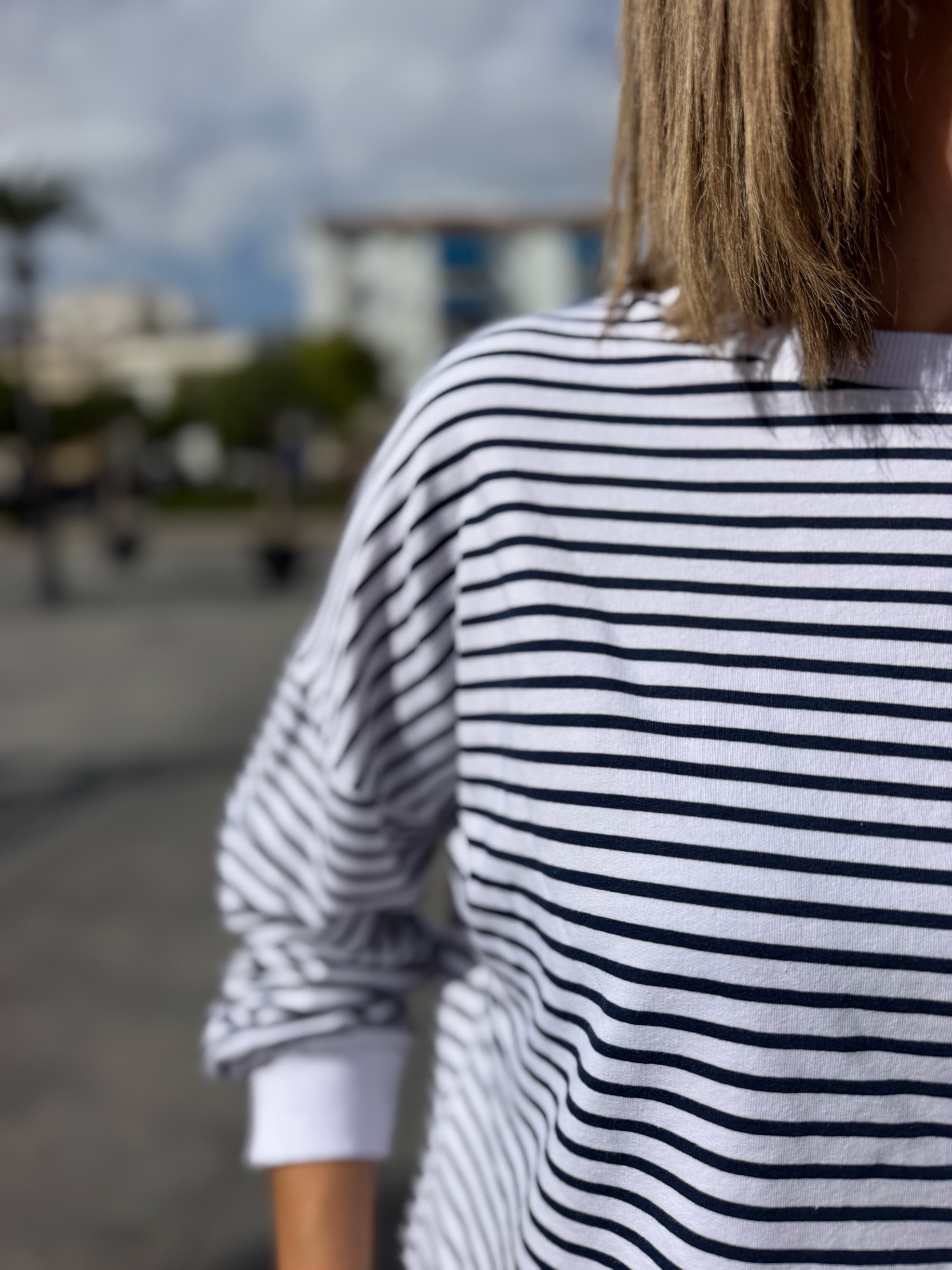 Sudadera milrayas blanco-marino. - Imagen 2