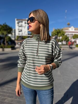 Sudadera raya cuello polo verde.