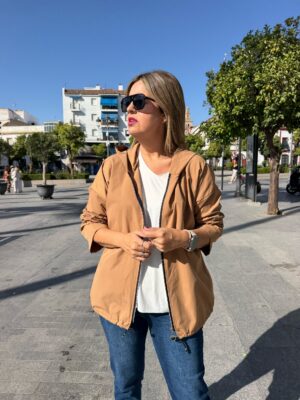 Chaqueta Rain camel.