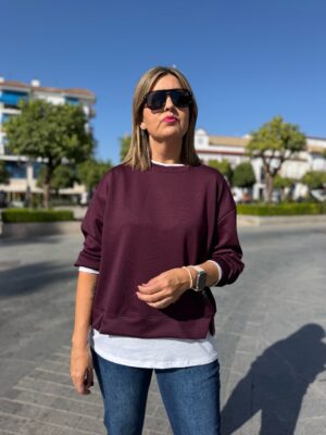 Sudadera Boston berengena.