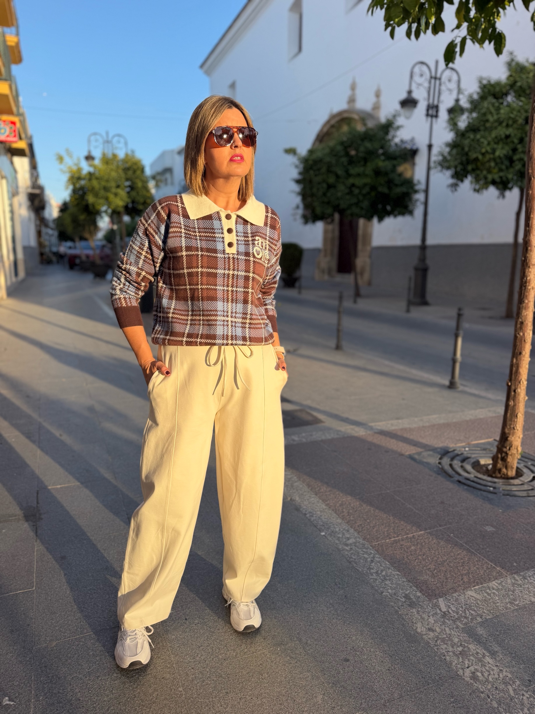 Pantalón Punto Roma beige. - Imagen 2