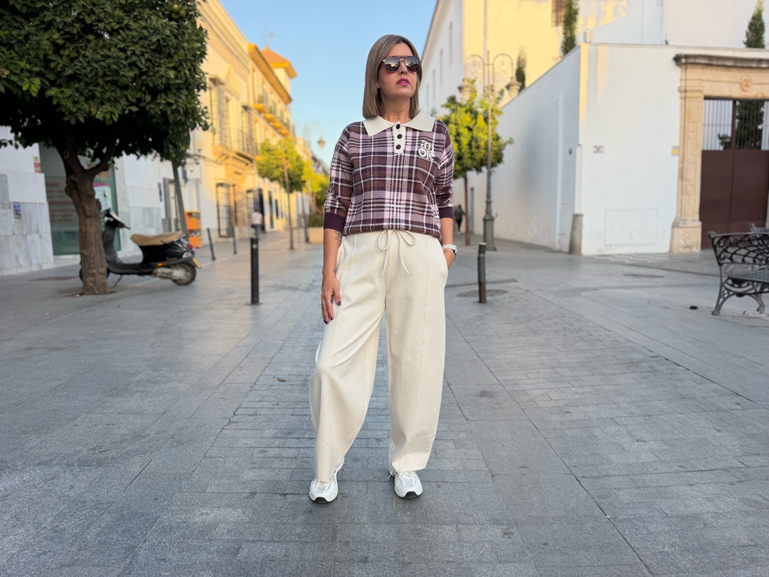 Pantalón Punto Roma beige.